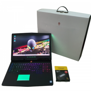 Alienware 17 R5 HIGH END Gaming i9 17 Zoll 4K Display 3Festplatten 32GB RAM